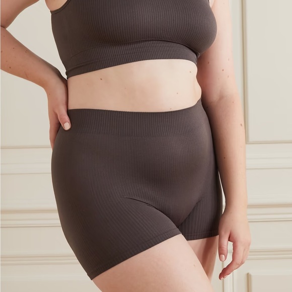 SKIMS Stretch Rib Short 🤎 - Picture 8 of 11